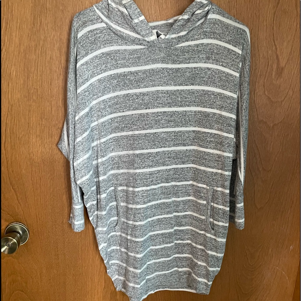 Market and spruce size med hooded 3/4 length shirt
